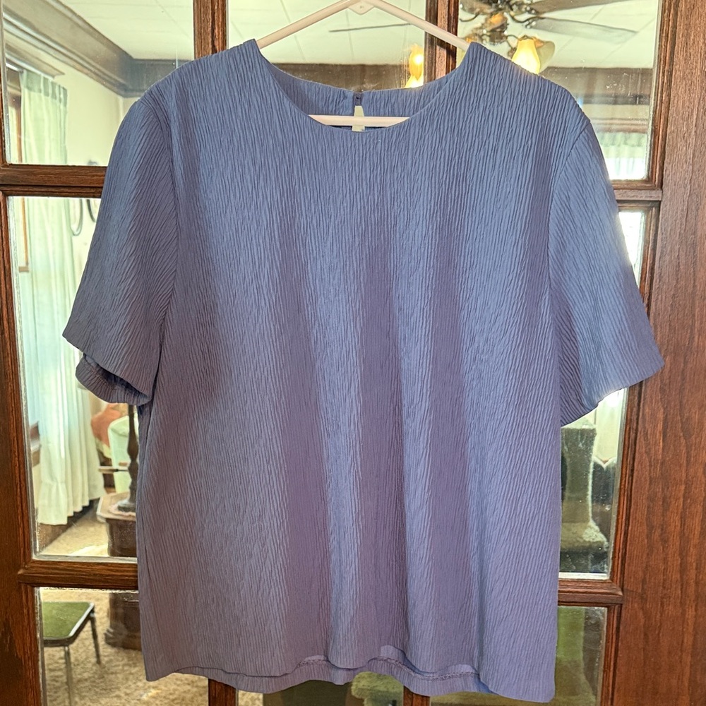Simply Susan Women XL Blue Crinkle Plisse Short Sleeve Keyhole Blouse Made in US